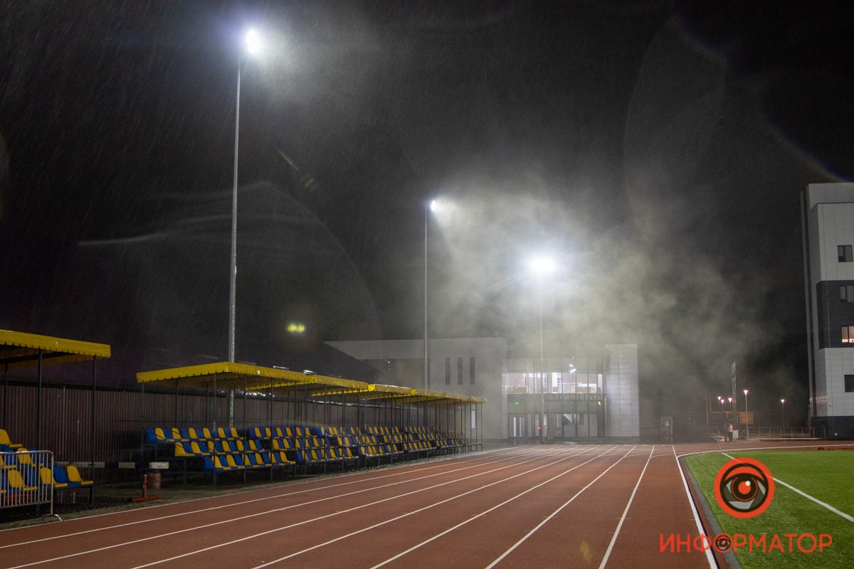 В Днепре на стадионе "Трудовые резервы" произошел пожар: пострадал тренер по боксу 1