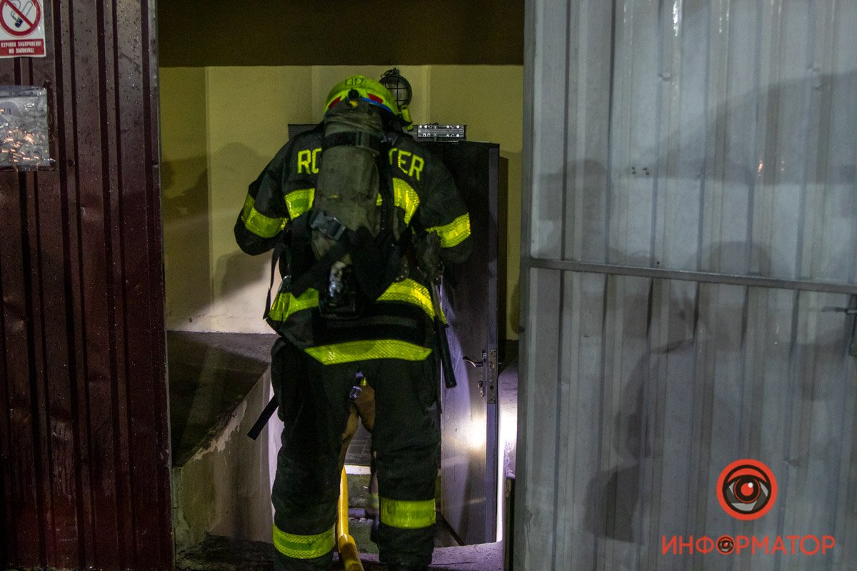 В Днепре на стадионе "Трудовые резервы" произошел пожар: пострадал тренер по боксу 5
