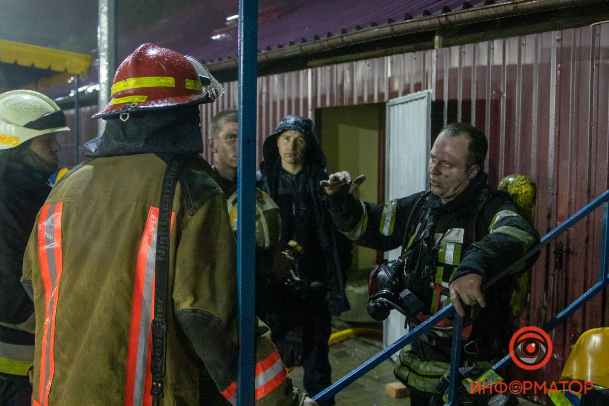 В Днепре на стадионе "Трудовые резервы" произошел пожар: пострадал тренер по боксу 6
