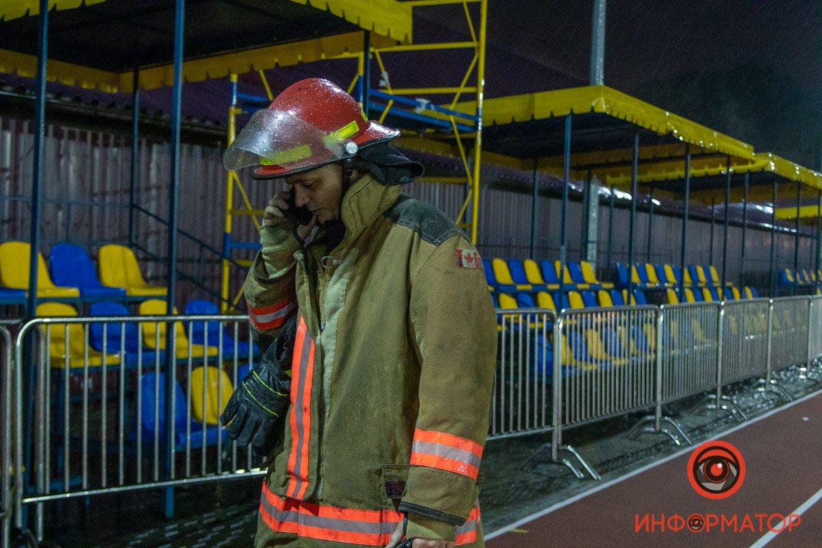 В Днепре на стадионе "Трудовые резервы" произошел пожар: пострадал тренер по боксу 9
