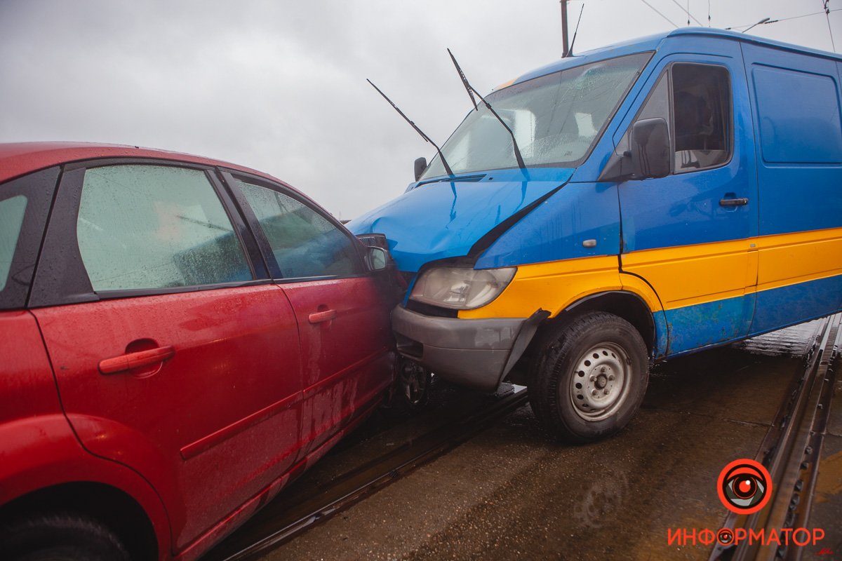Девушку из Ford скорая забрала в больницу Мечникова Девушку из Ford скорая забрала в больницу Мечникова