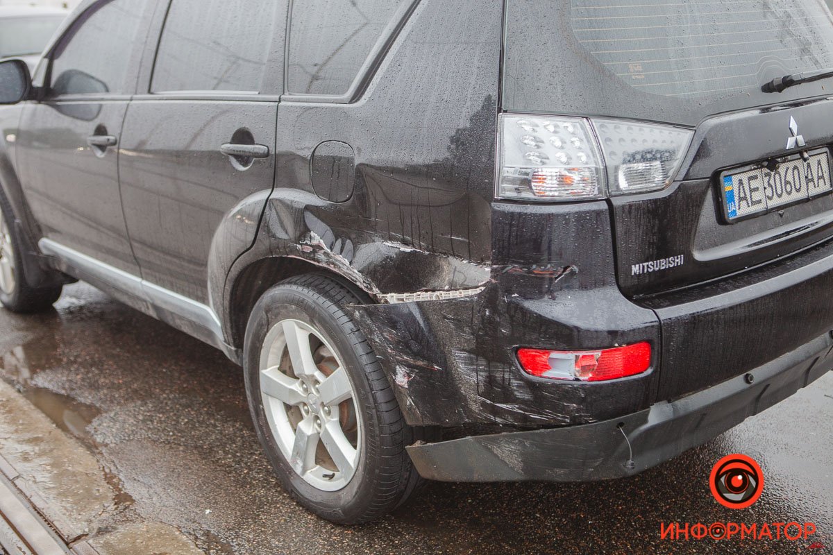 Двое других водителей от медицинской помощи отказались Двое других водителей от медицинской помощи отказались