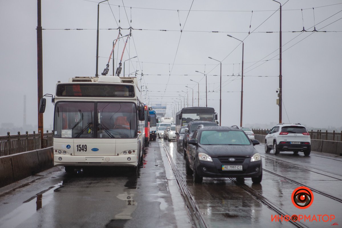 Троллейбусы маршрута №3 не могут проехать, временно курсируют через Новый мост Троллейбусы маршрута №3 не могут проехать, временно курсируют через Новый мост