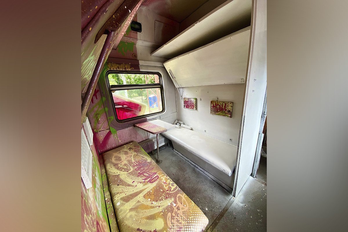 Art squat WAGON Art squat WAGON