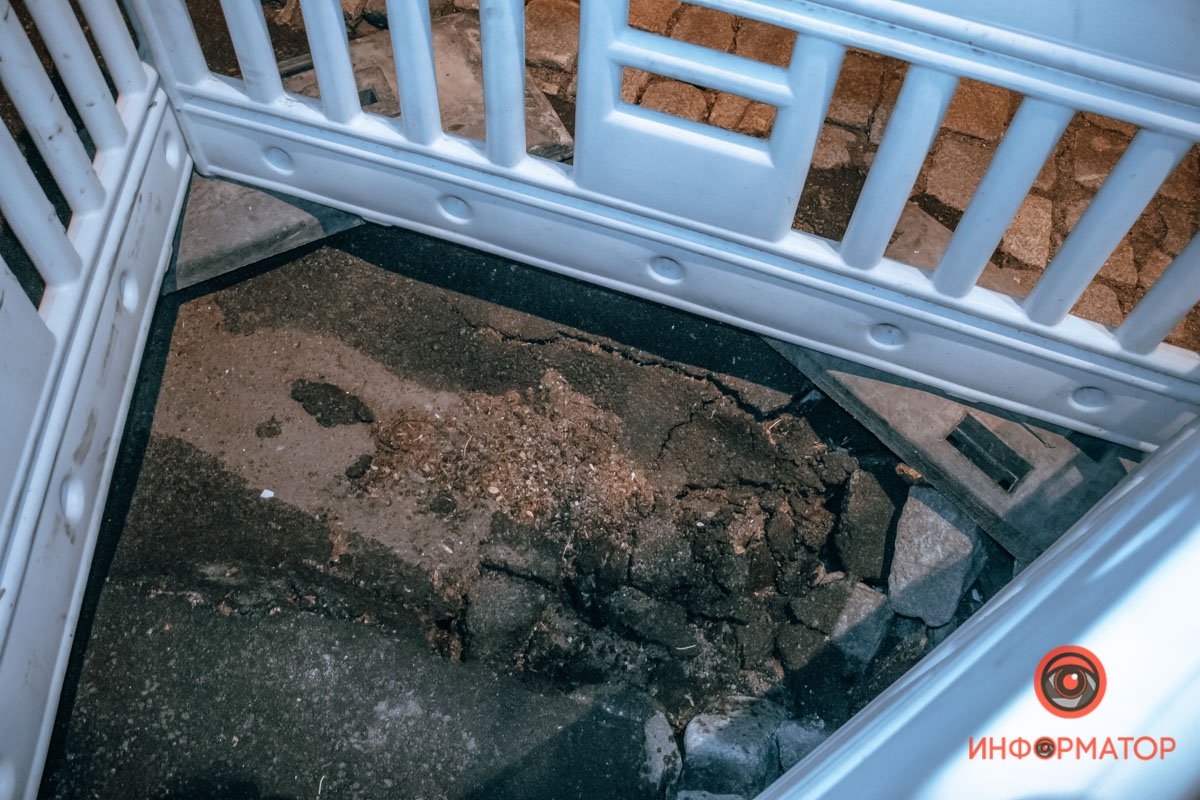 Ямы образовались в районе дома 33