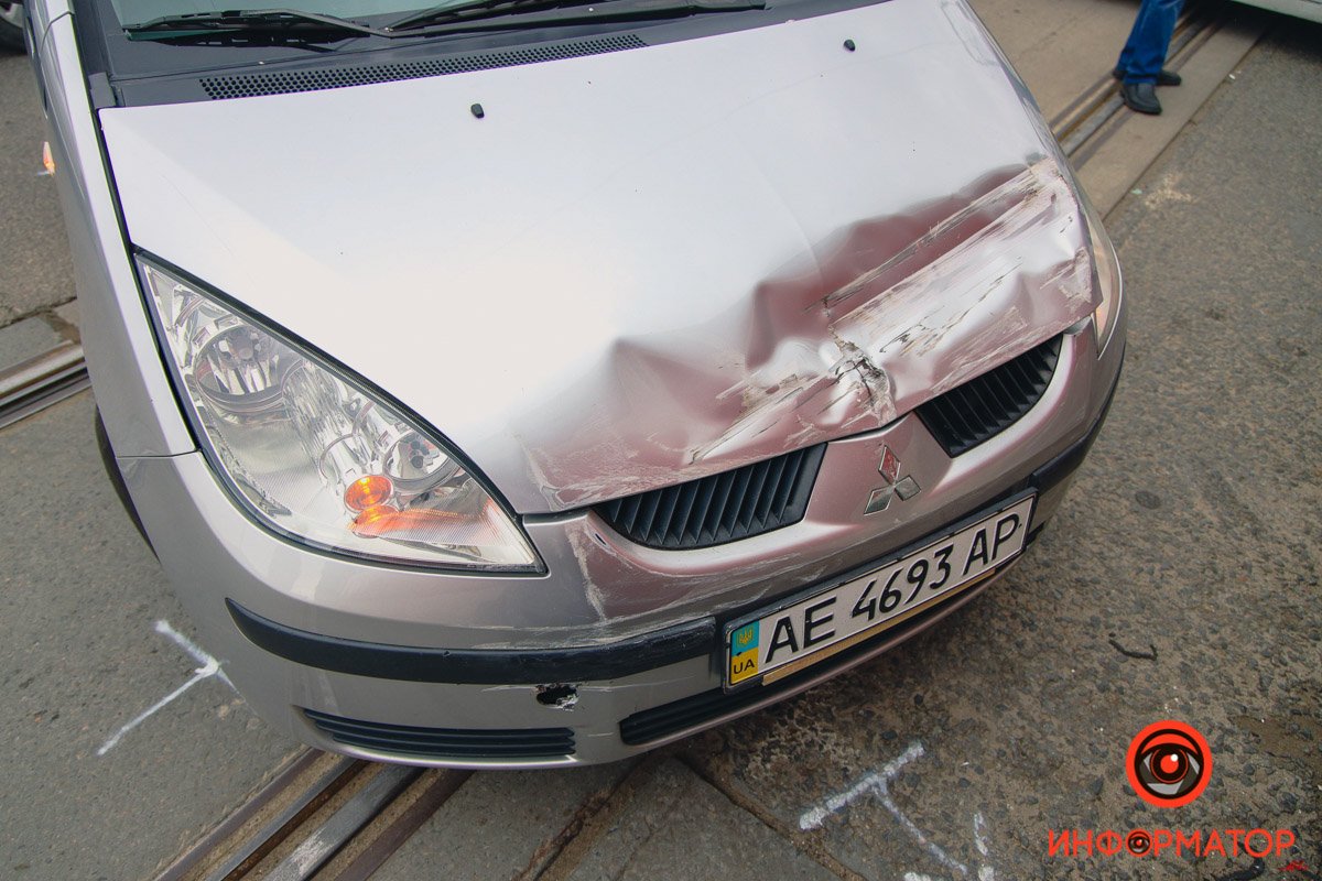 Водитель начал сдавать назад Водитель начал сдавать назад