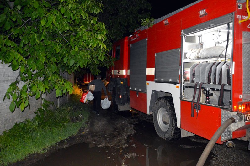 Пожар локализировали в 23:12 и полностью потушили в 00:01