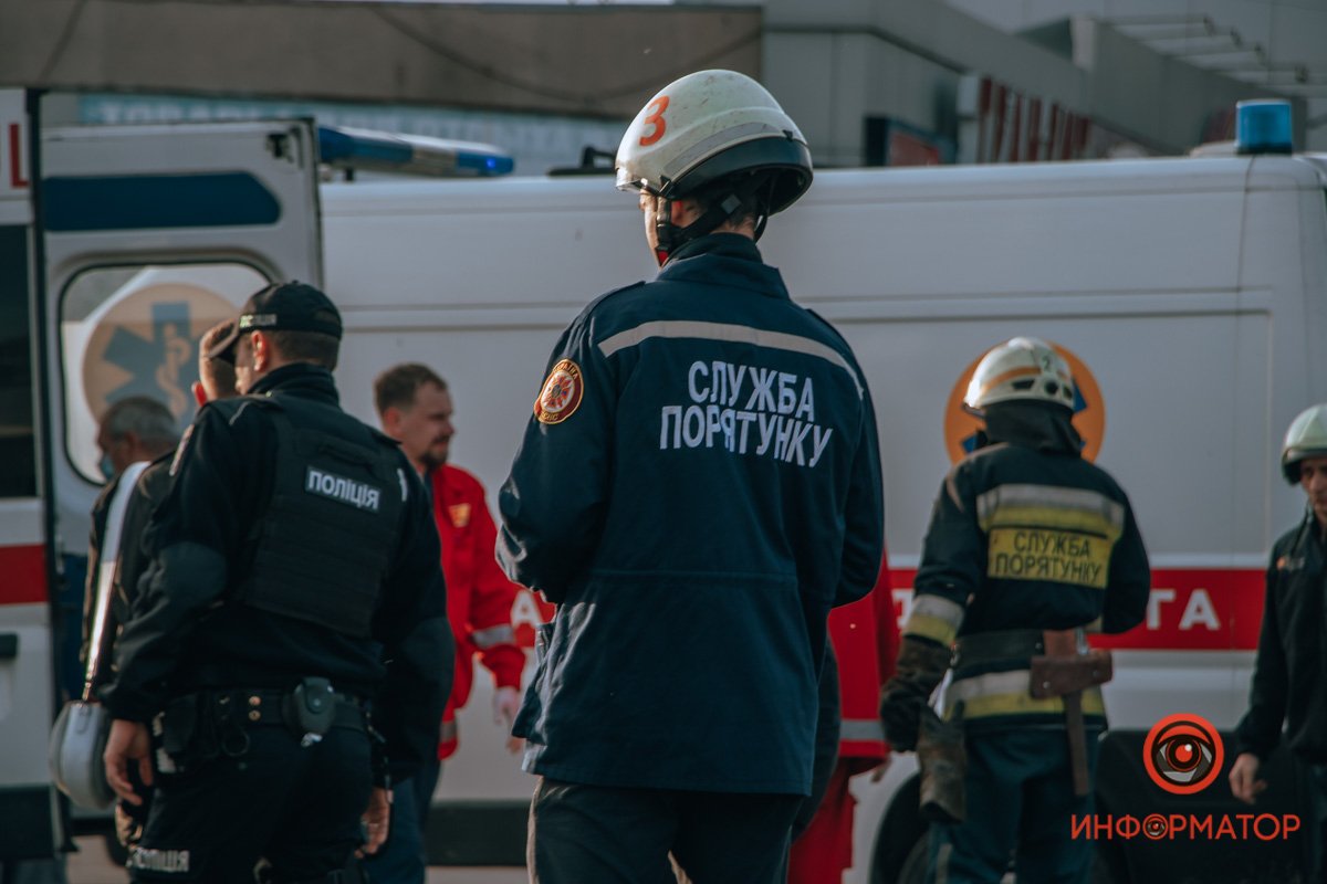 На месте работают спасатели На месте работают спасатели