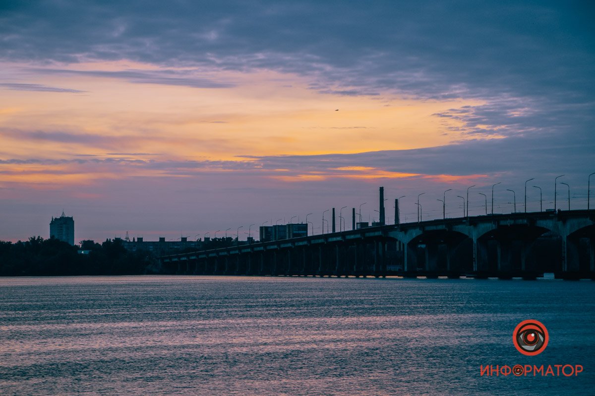 Солнце пробивается сквозь тучи Солнце пробивается сквозь тучи