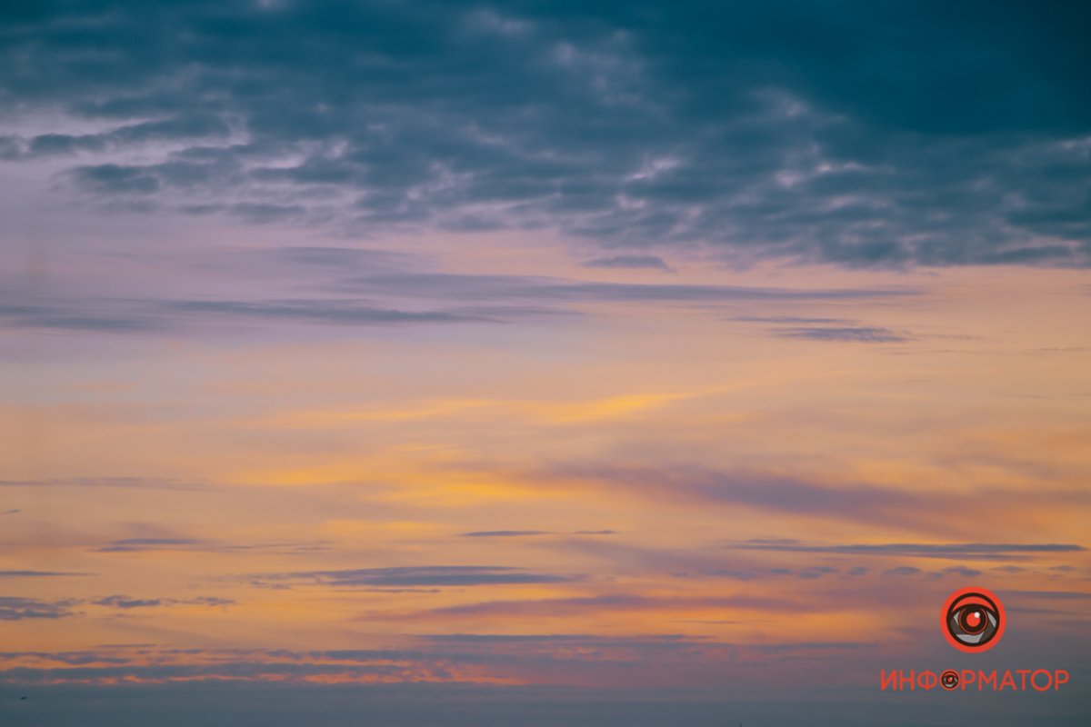 Небо собрало в себе оранжевые, синие и розовые оттенки Небо собрало в себе оранжевые, синие и розовые оттенки