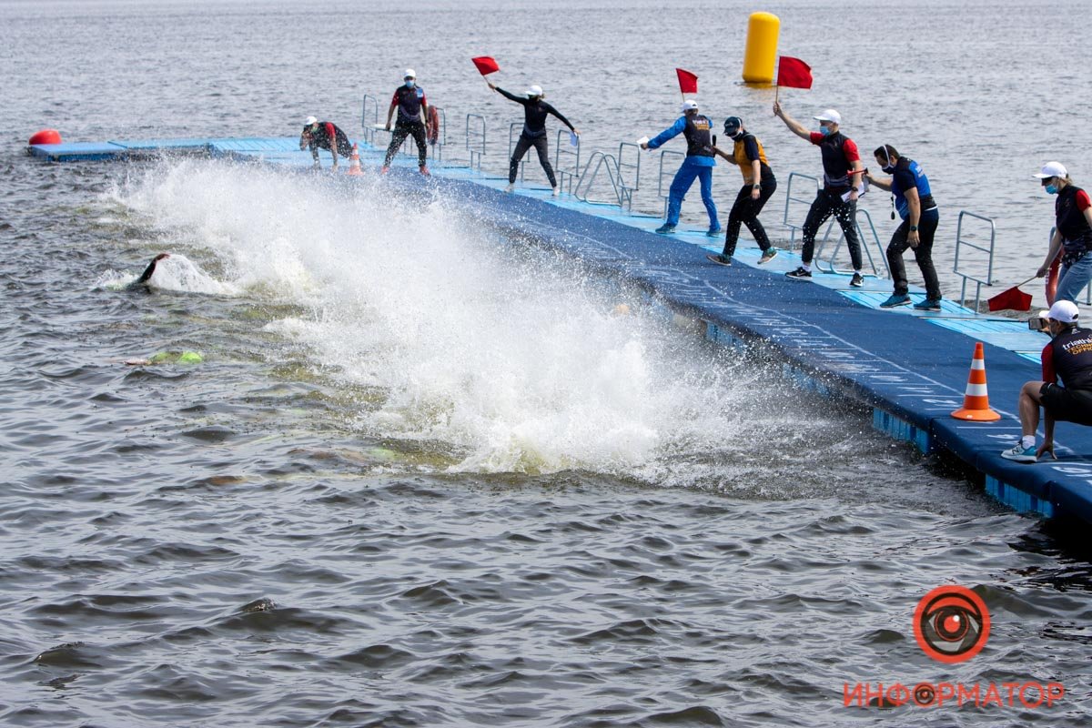 Триатлон - это плаванье, велогонка и бег