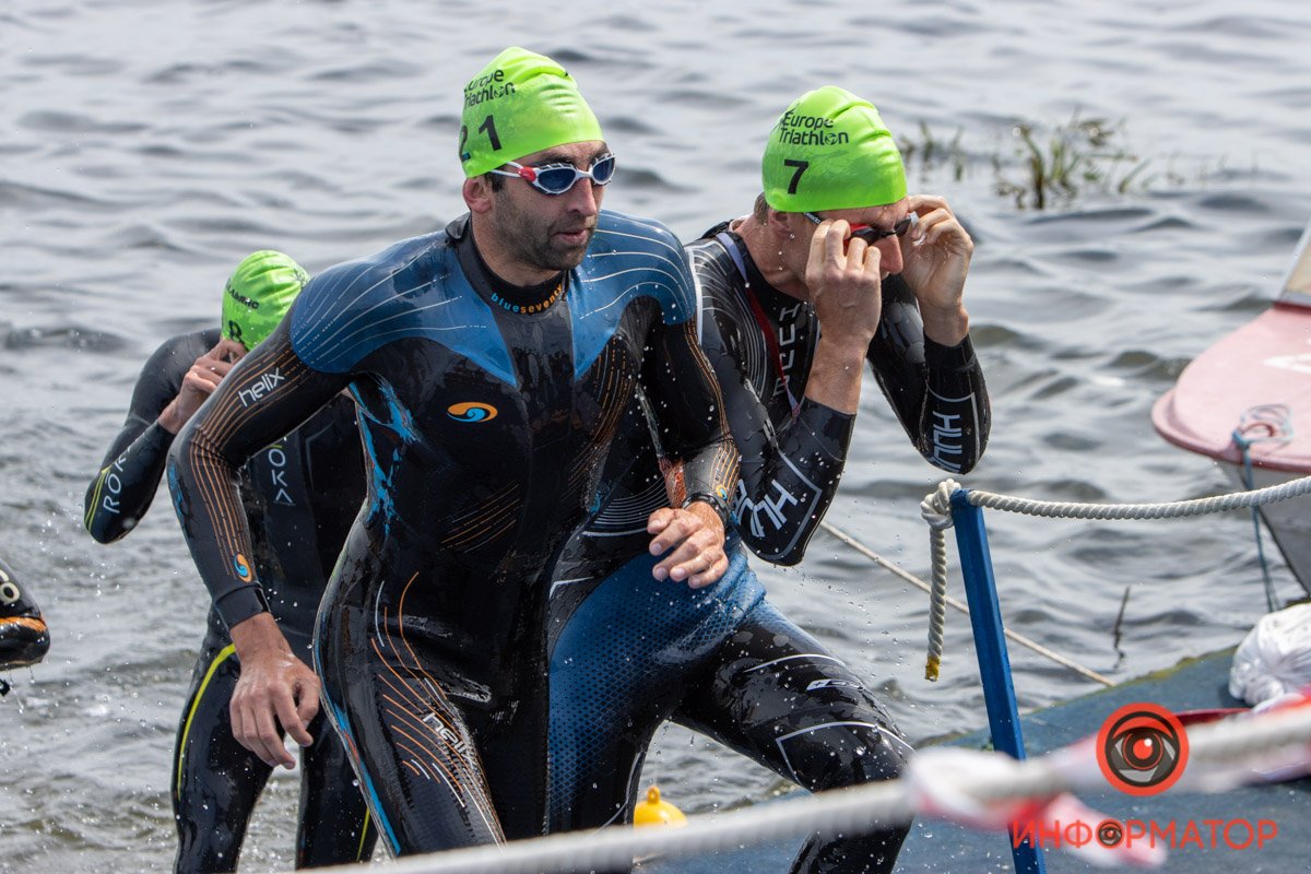 В 9:00 начались соревнования женской элиты, а в 11:00 - мужской
