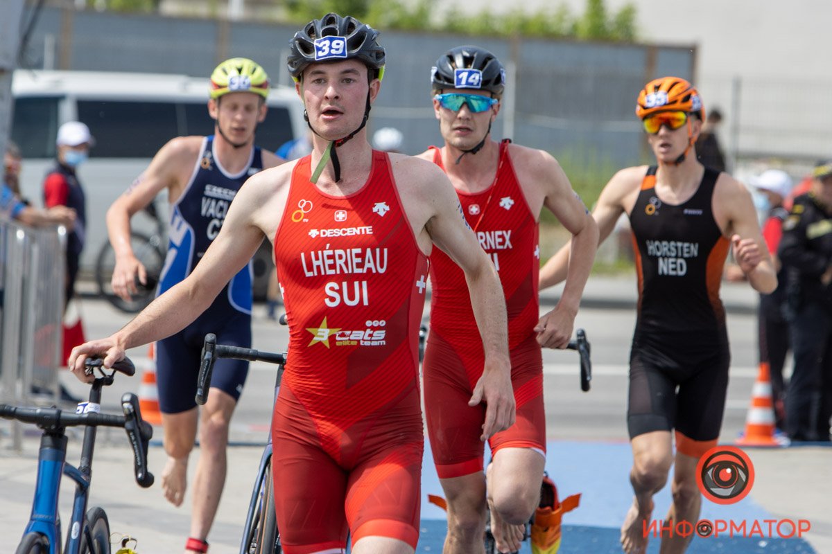 Переходят на бег