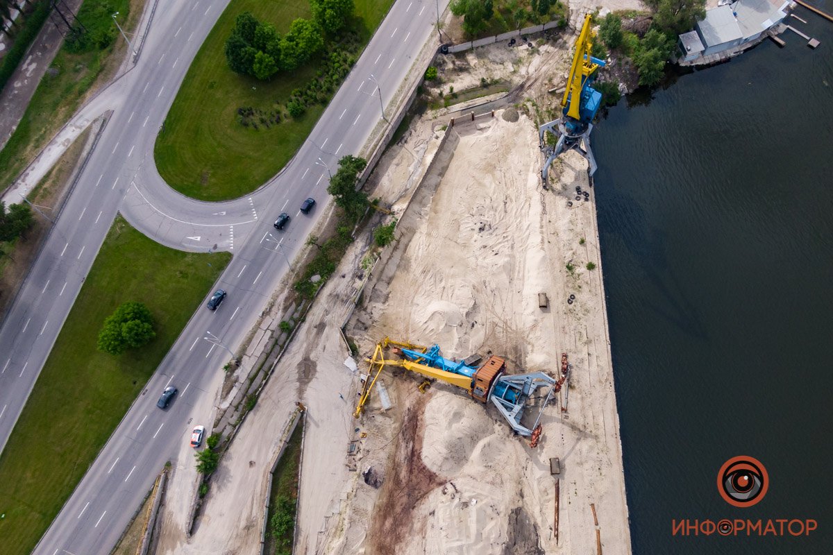 В субботу, 5 июня, возле Кайдакского моста упал кран В субботу, 5 июня, возле Кайдакского моста упал кран