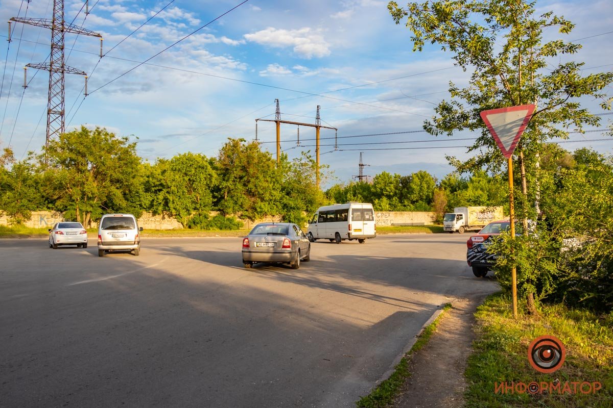 Знак "Уступи дорогу"