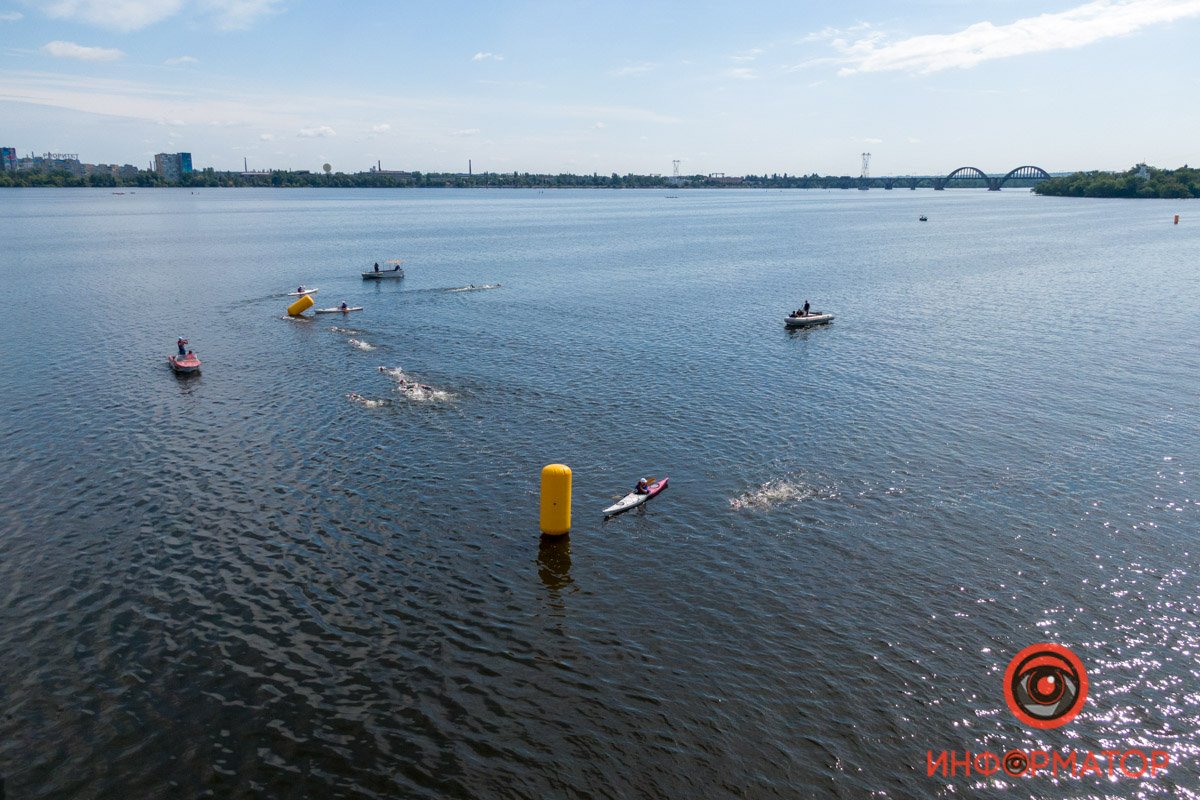 Спортсмены проплыли 750 метров