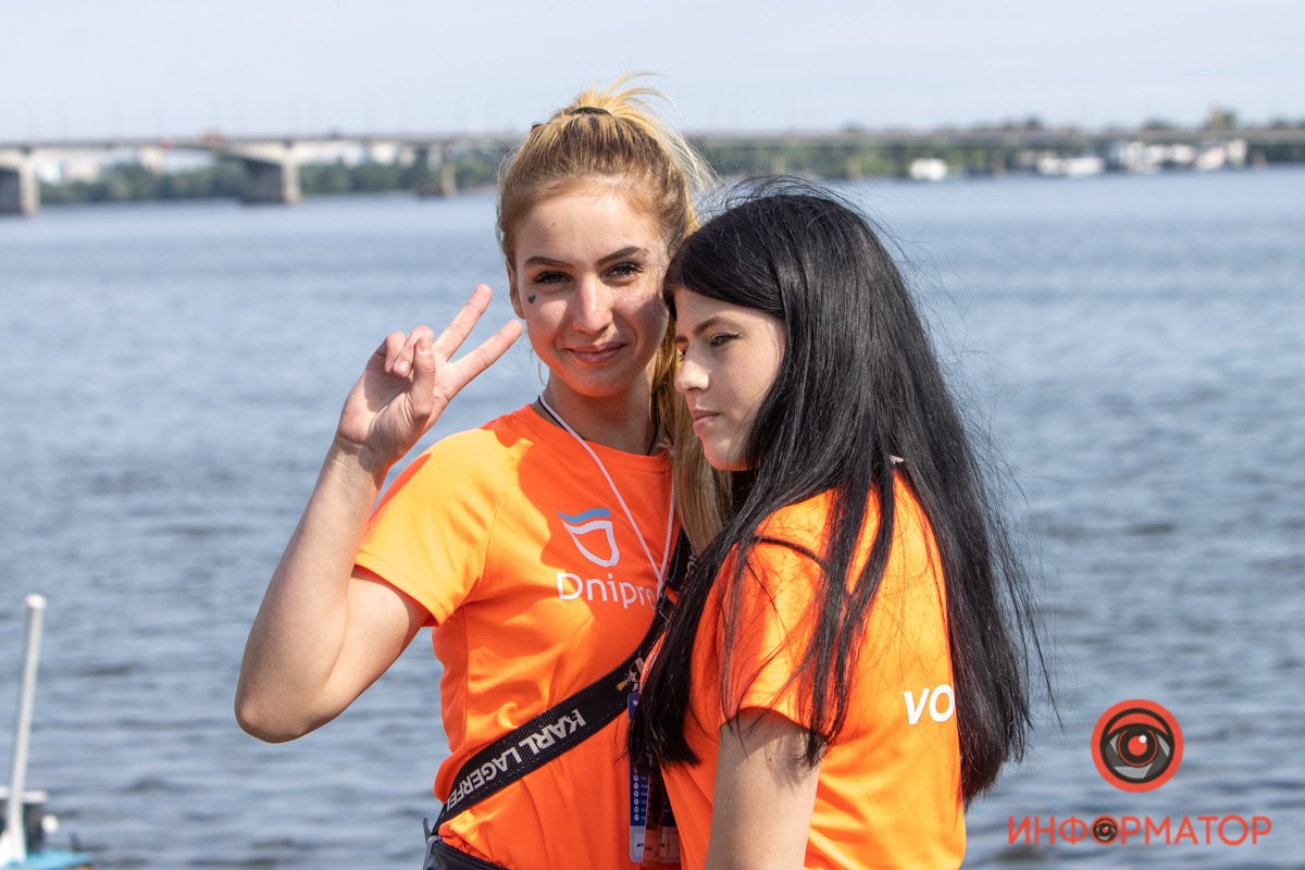 Позируют для фото