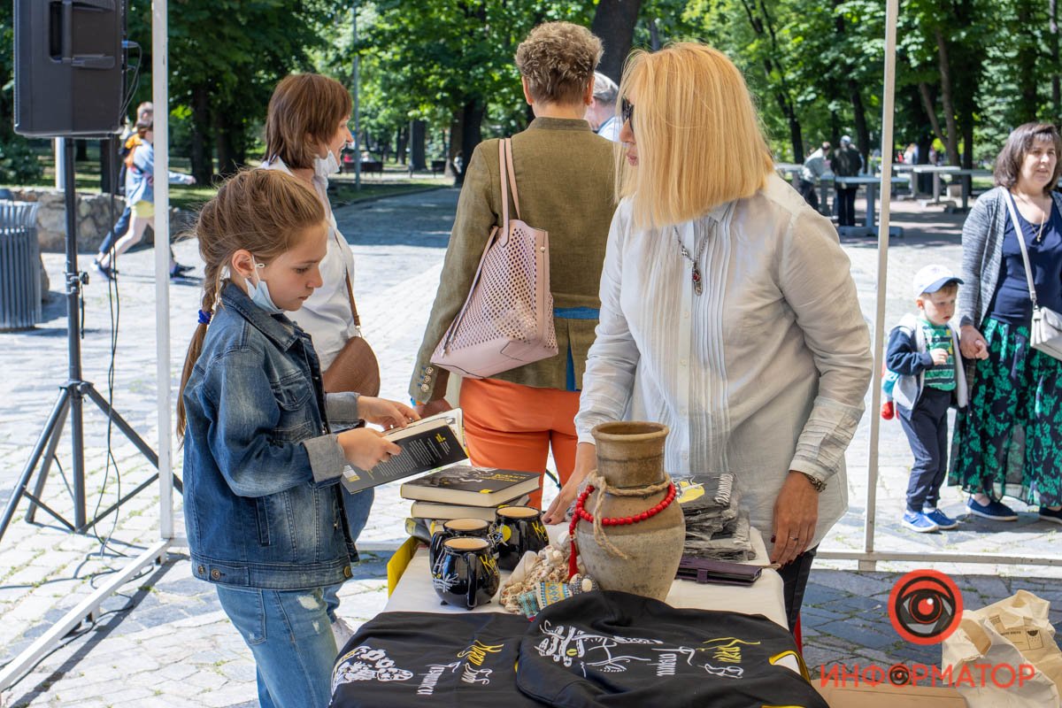 "Мааам, купи!"