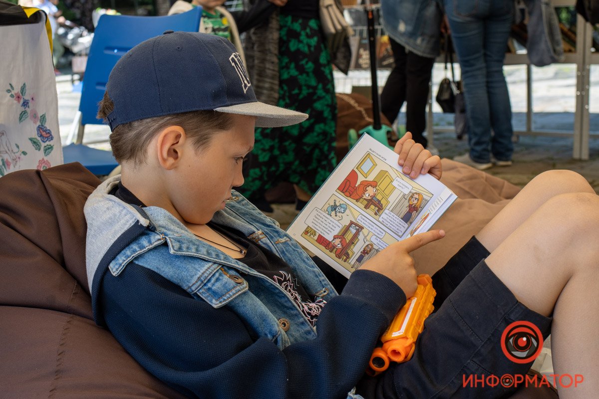 Можно бесконечно наблюдать за читающими детьми