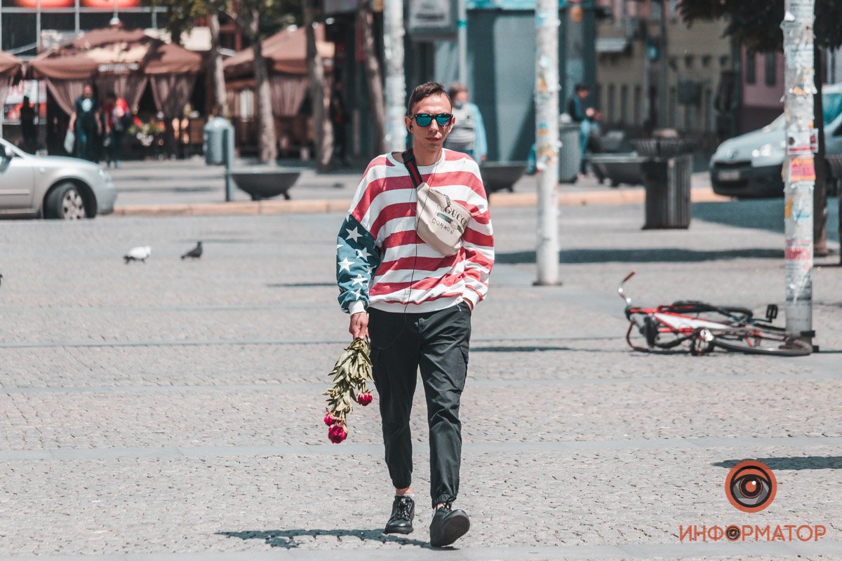 "Любите, девушки, простых романтиков"