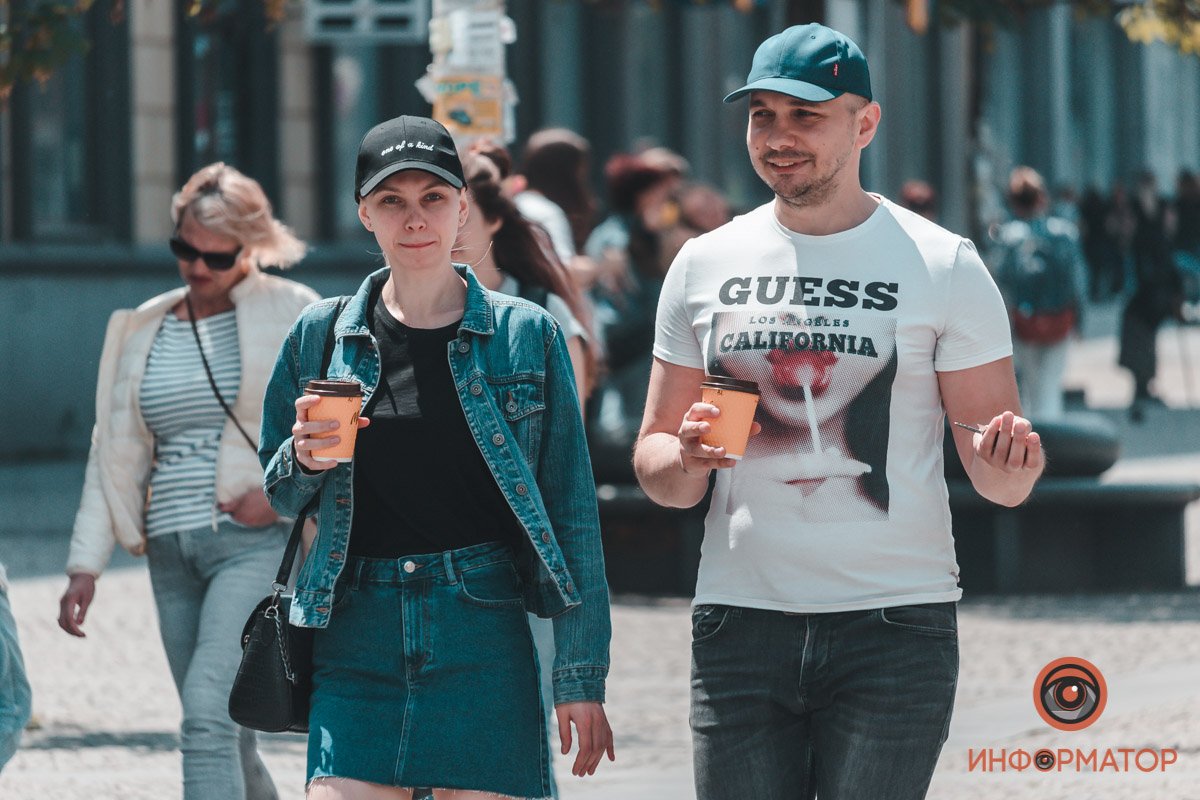 Захватили кофе, теперь вперед за миром