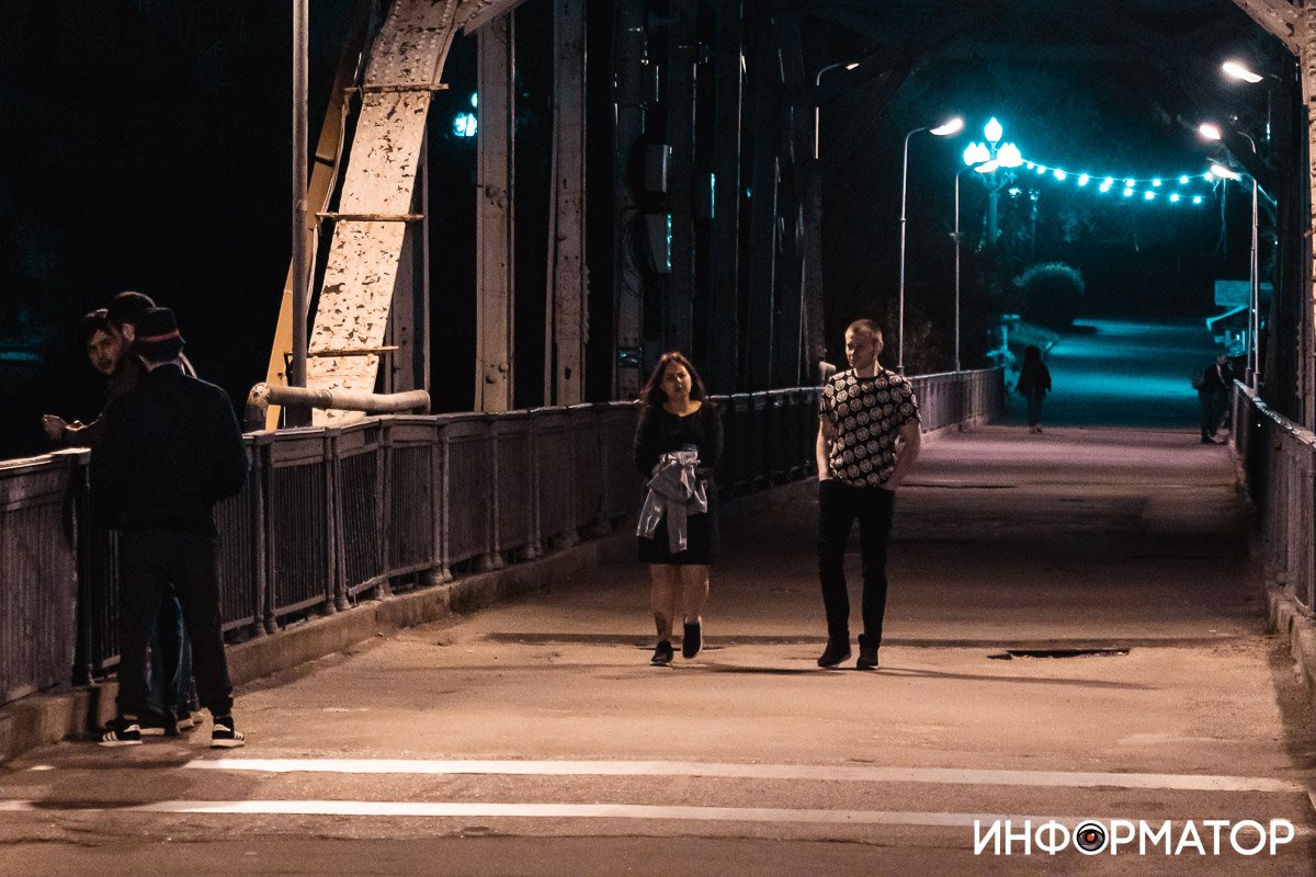 Держат дистанцию Держат дистанцию