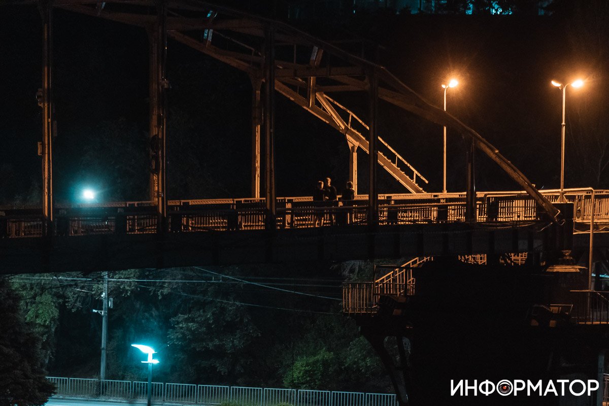 Место для приватных бесед Место для приватных бесед