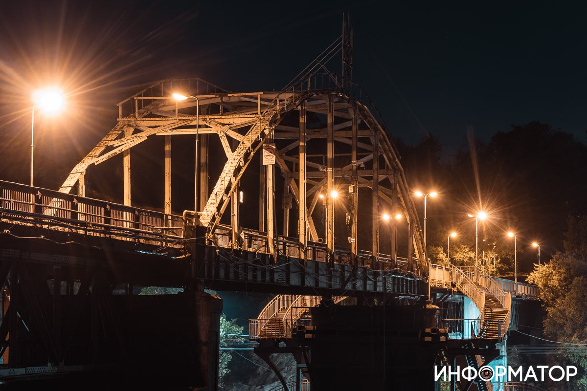 Ночью мост выглядит просто волшебно Ночью мост выглядит просто волшебно