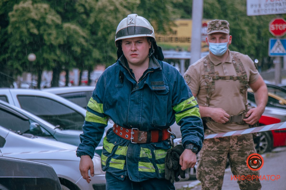 На месте спасатели и полиция