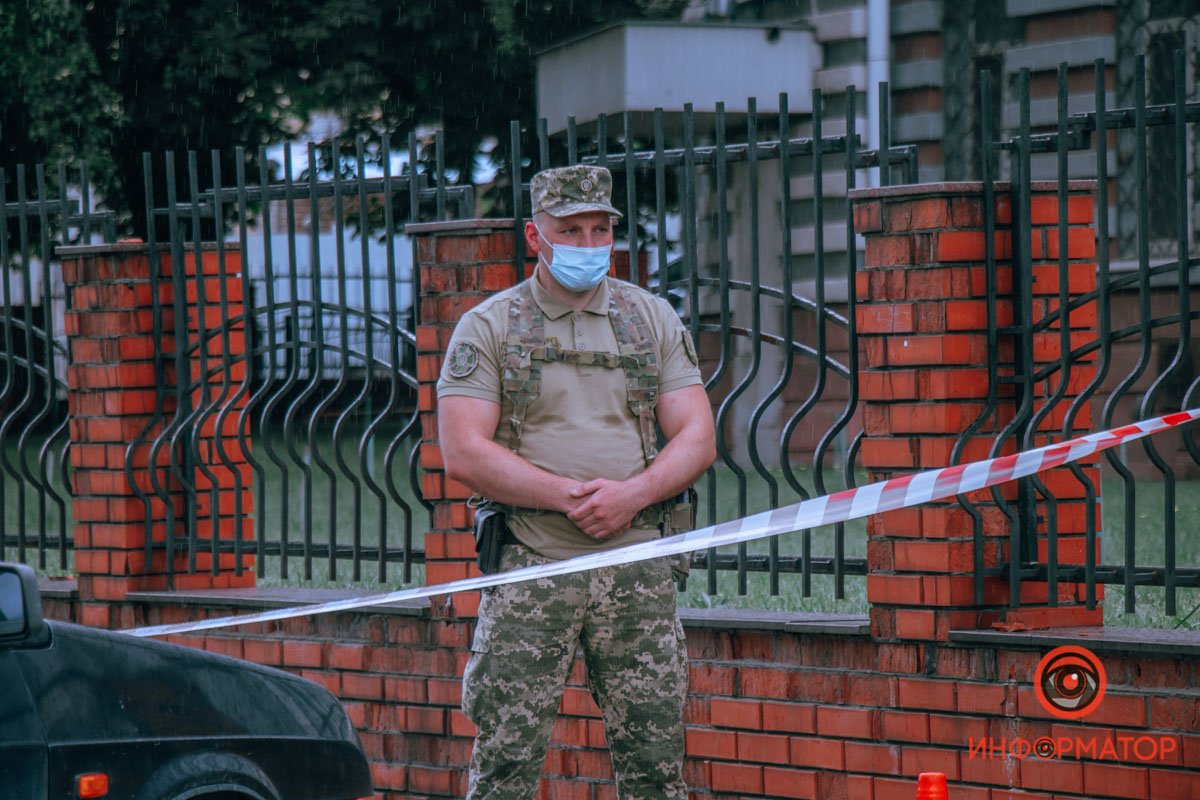 Никого не пускают