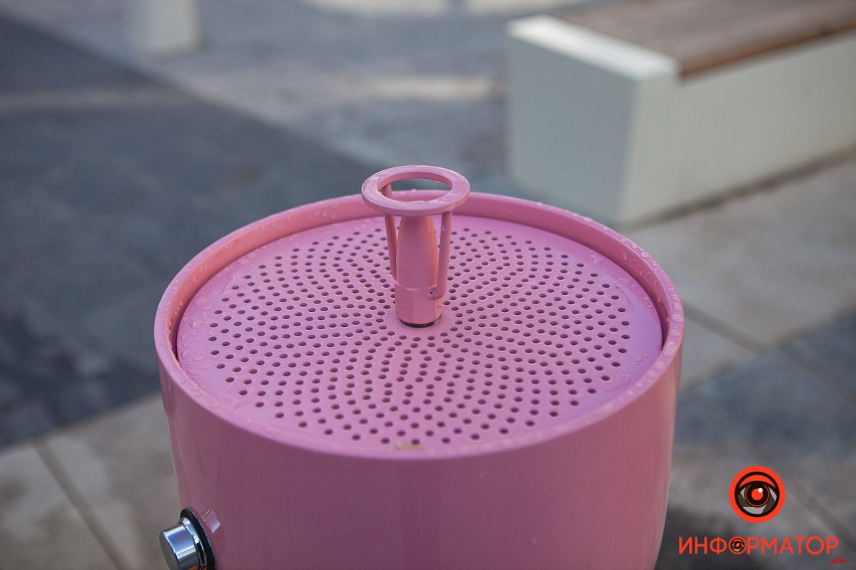 Воду для фонтанчиков очищают методом механической очистки, очистки активированным углем и обеззараживания ультрафиолетом