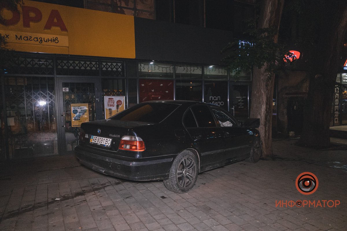 С проспекта Металлургов на большой скорости выехал BMW С проспекта Металлургов на большой скорости выехал BMW