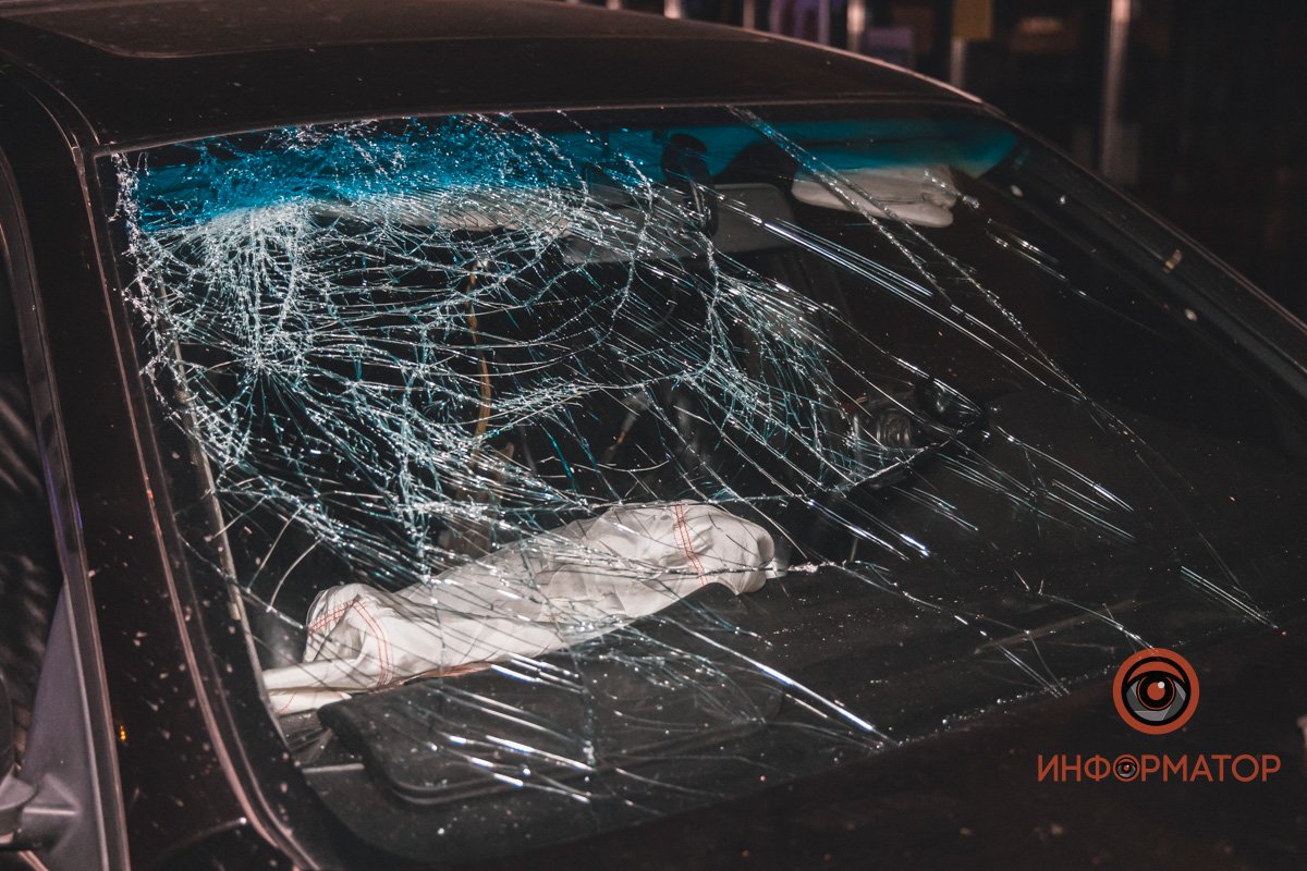 BMW врезался в ВАЗ и Toyota, после чего влетел в дерево BMW врезался в ВАЗ и Toyota, после чего влетел в дерево