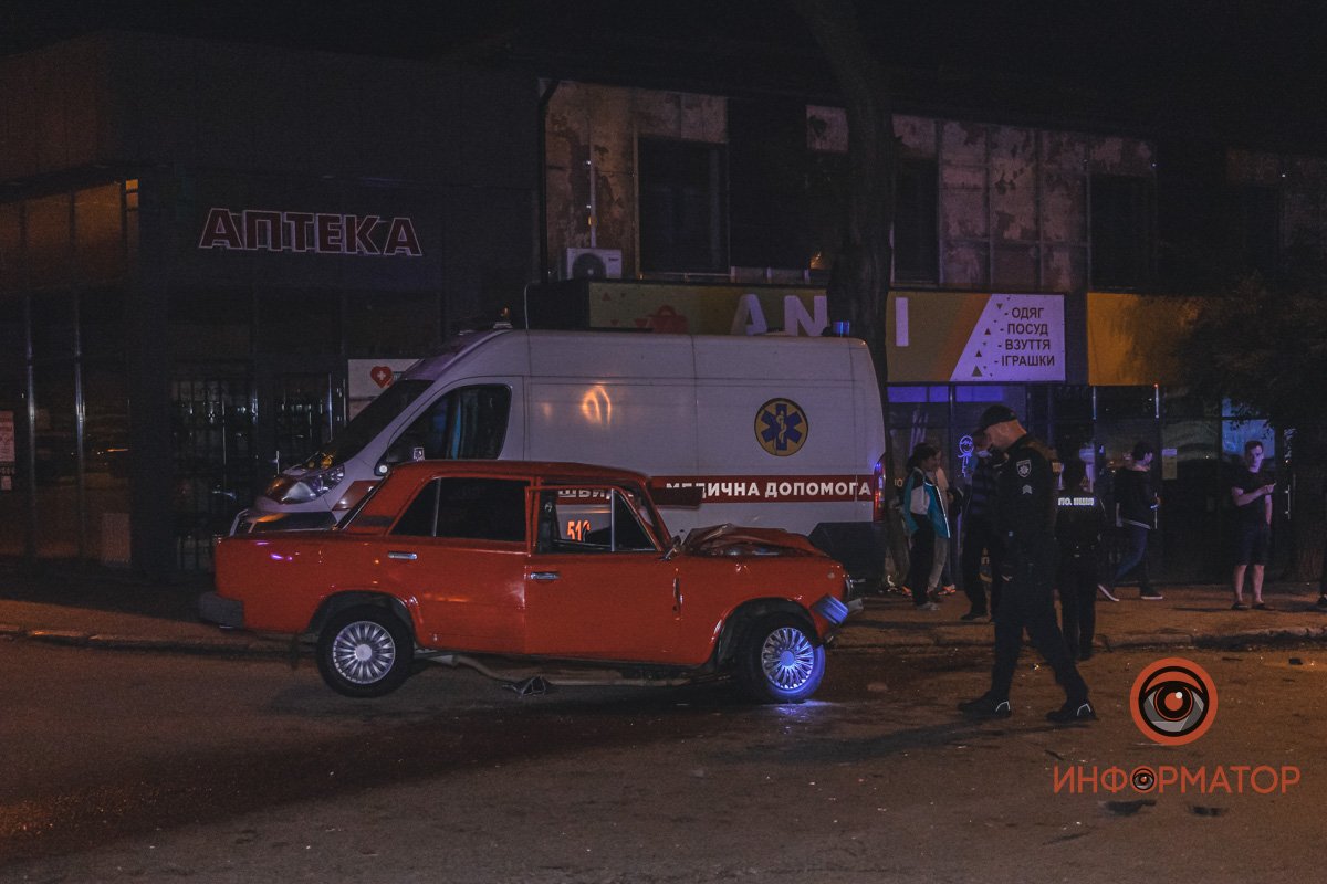 Скорые забрали пострадавших в больницу №4 Скорые забрали пострадавших в больницу №4