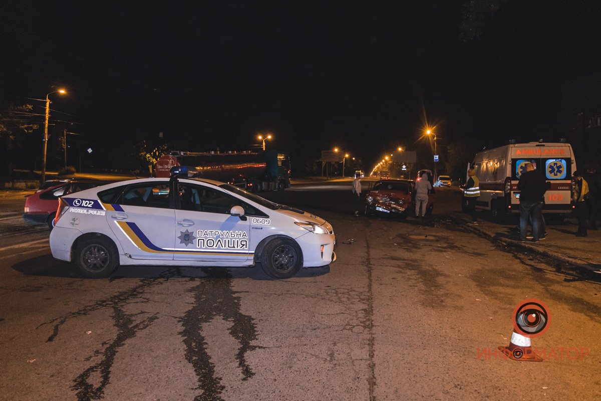 Патрульные перекрыли улицу Киевскую в сторону Криворожской и проспекта Металлургов Патрульные перекрыли улицу Киевскую в сторону Криворожской и проспекта Металлургов