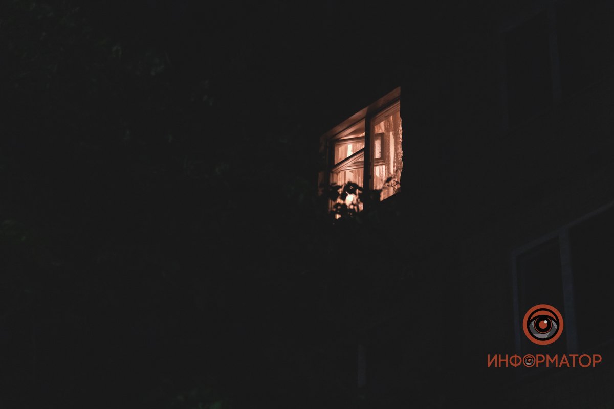 На улице Юрия Кондратюка мужчина выпал из окна многоэтажки