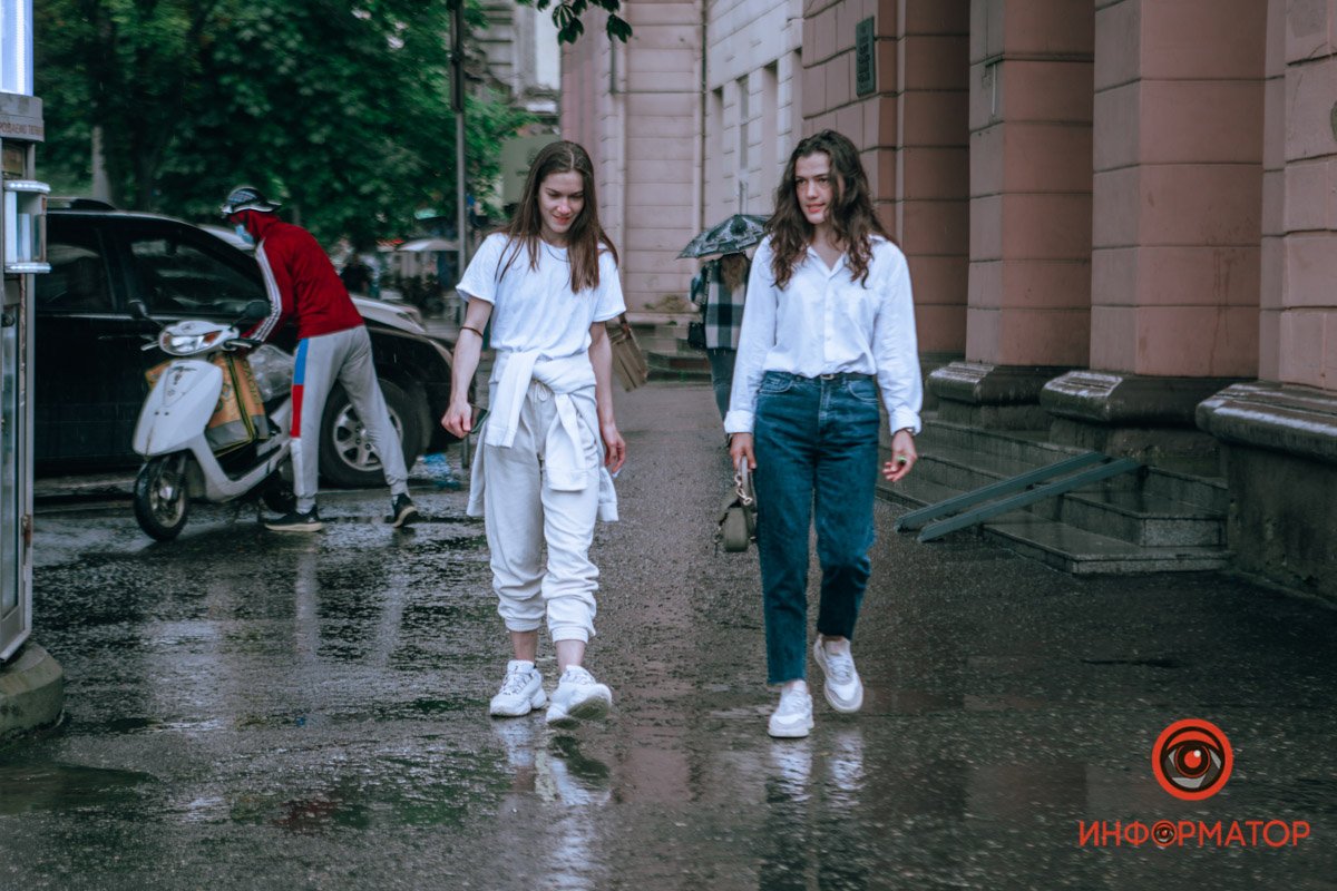 Хотя можно выходить и без зонта:) Хотя можно выходить и без зонта:)