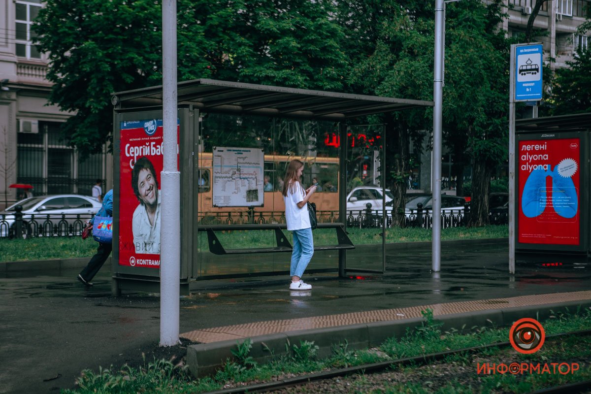 Жители Днепра прячутся от непогоды Жители Днепра прячутся от непогоды