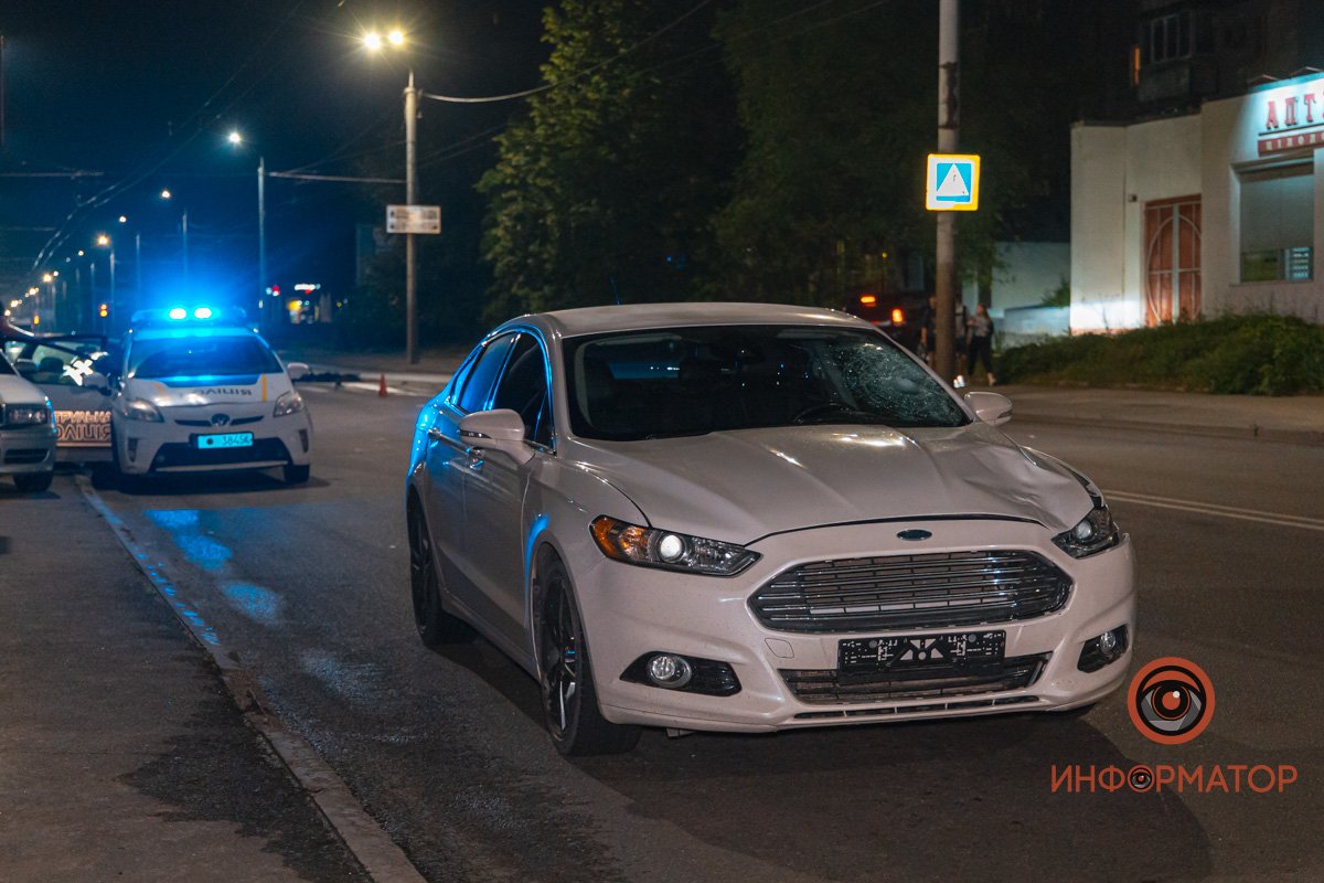 На месте работают патрульные и следователь по ДТП На месте работают патрульные и следователь по ДТП