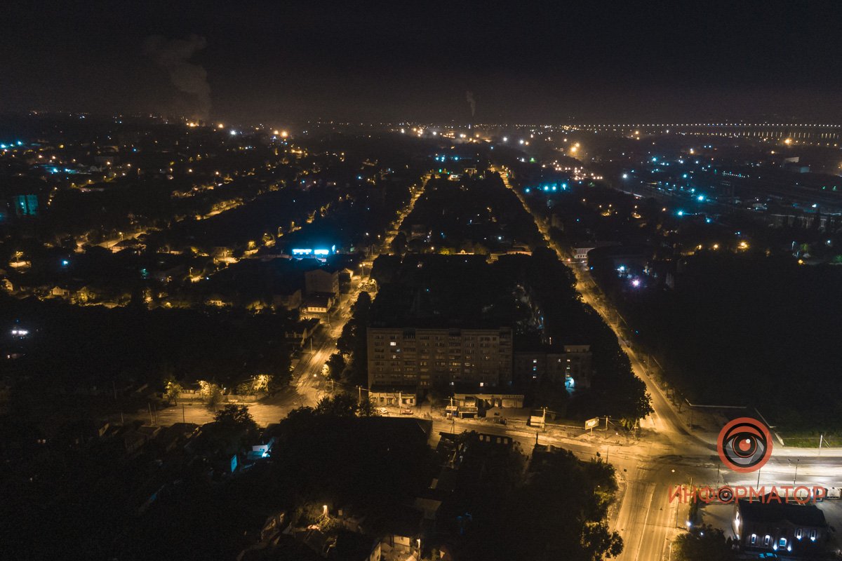 Проспект Нигояна и улица Шухевича, справа вдали - Кайдакский мост