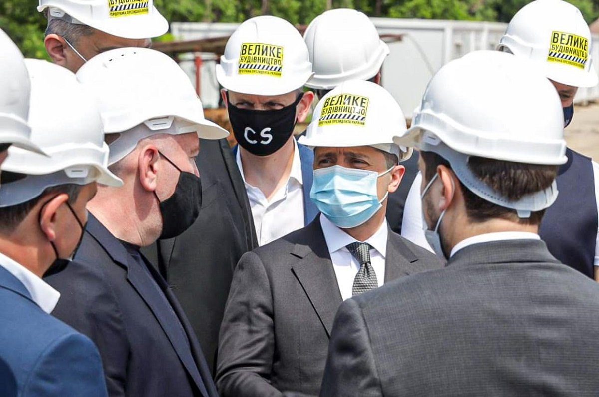 В Кривом Роге Президент Владимир Зеленский проверил, как проходит реконструкция стадиона "Металлург" 2