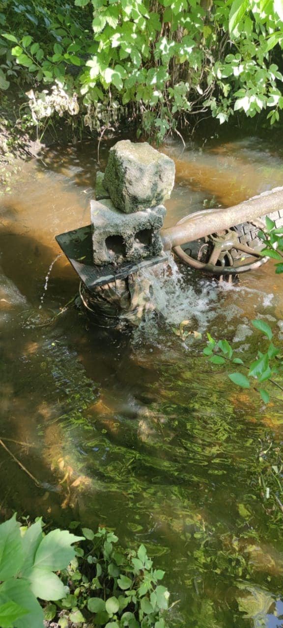 Спасатели дежурили тут неделю