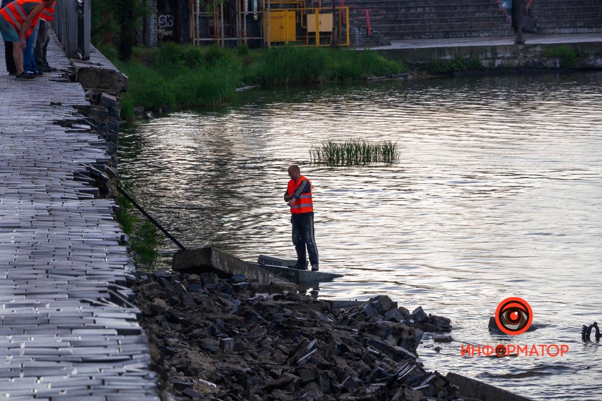 На месте работают коммунальщики На месте работают коммунальщики