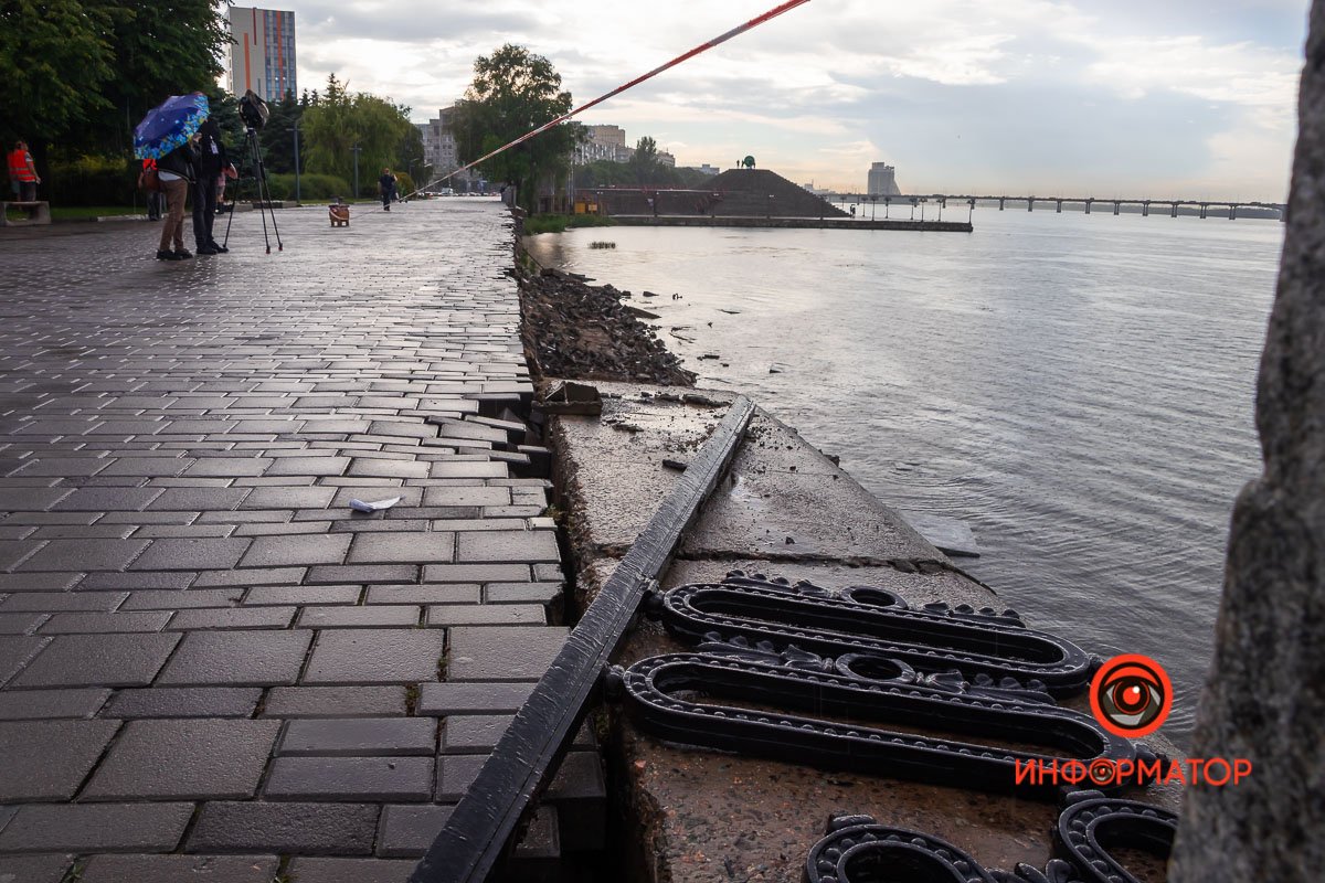 Первым удар принял Амур-Нижнеднепровский район: там было мощное подтопление Первым удар принял Амур-Нижнеднепровский район: там было мощное подтопление