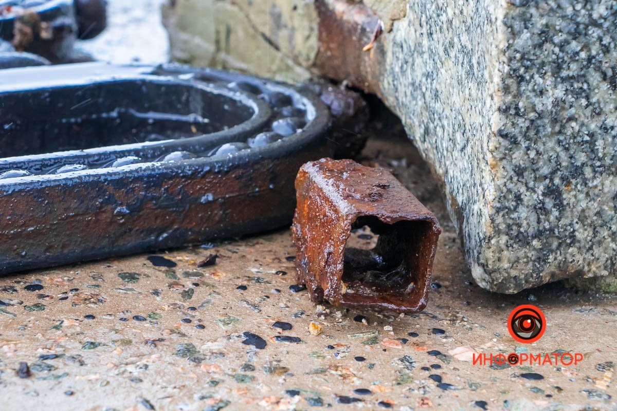 В Днепре разрушилась часть Сичеславской Набережной 21