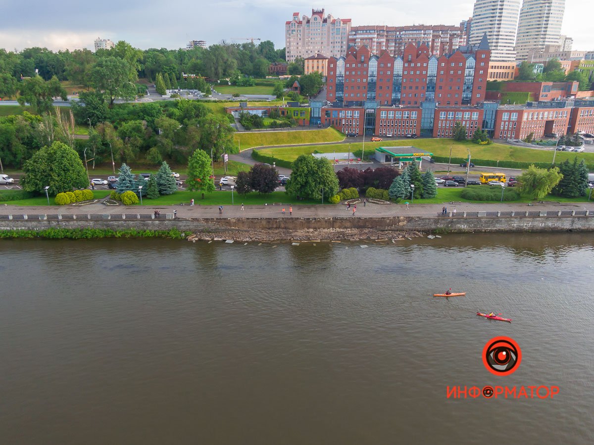 В Днепре разрушилась часть Сичеславской Набережной 24