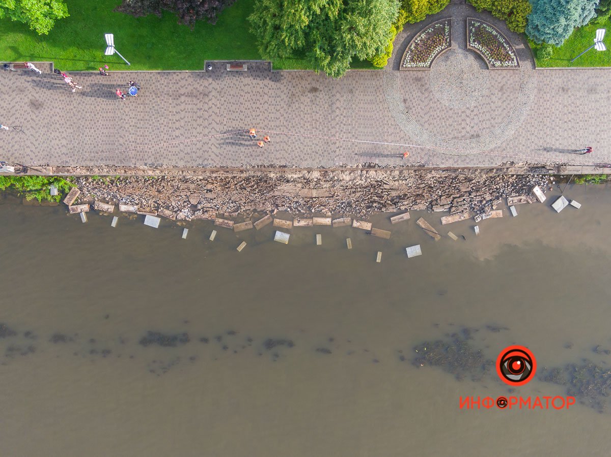 В Днепре разрушилась часть Сичеславской Набережной 25