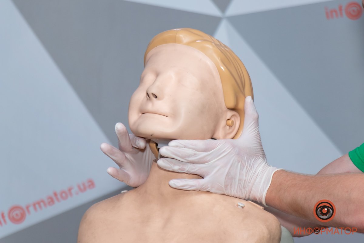 Оказание помощи взрослым и детям Оказание помощи взрослым и детям