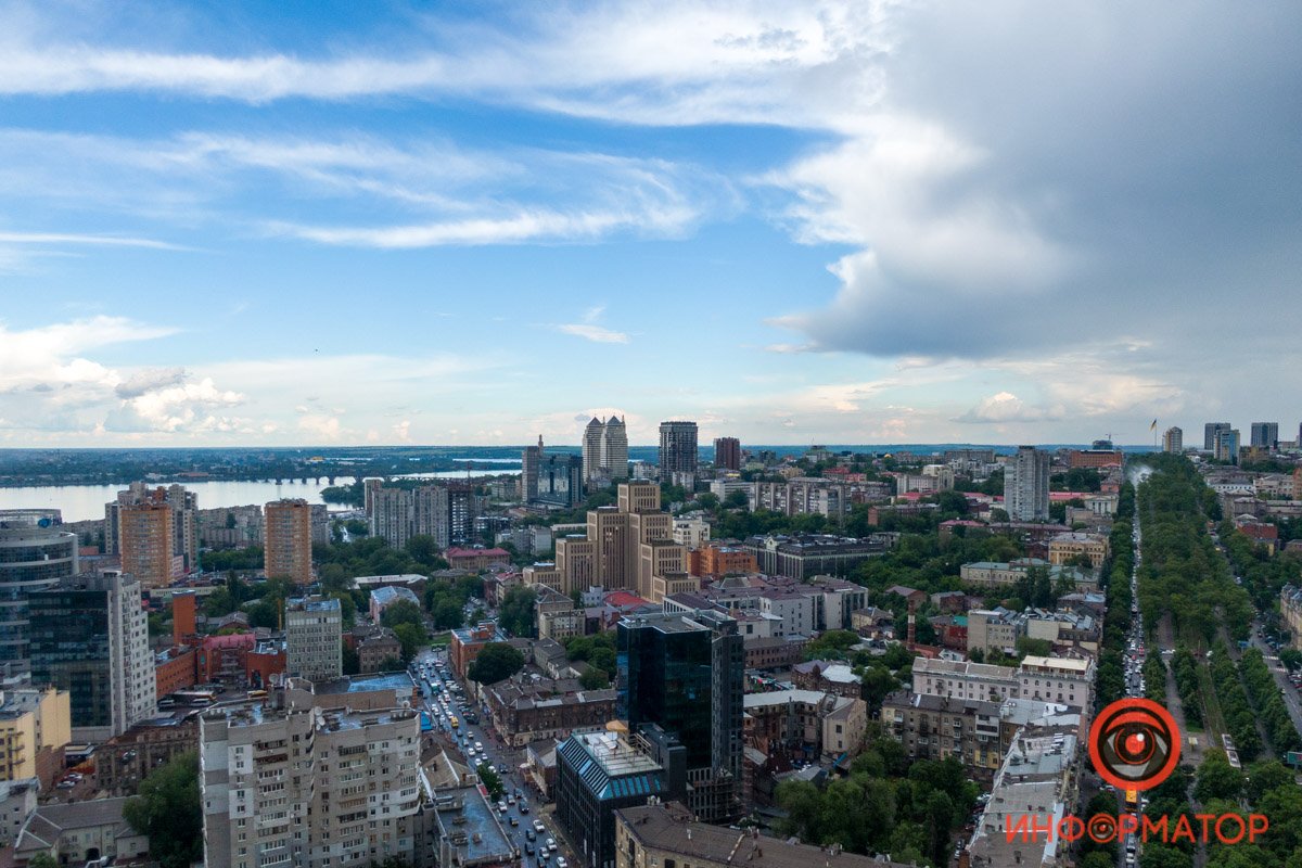 Ветер не сдается и разгоняет их Ветер не сдается и разгоняет их