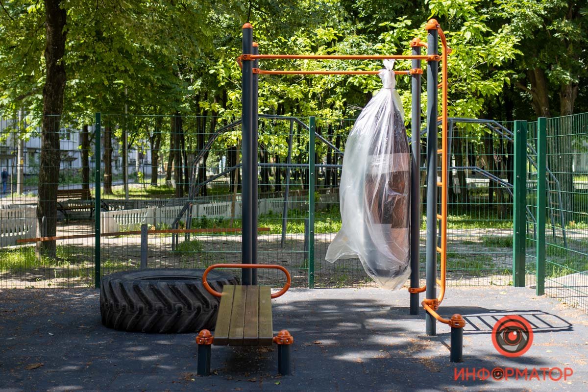 Площадка с тренажерами появилась на Новокрымской в прошлом году после реконструкции сквера Янгеля Площадка с тренажерами появилась на Новокрымской в прошлом году после реконструкции сквера Янгеля